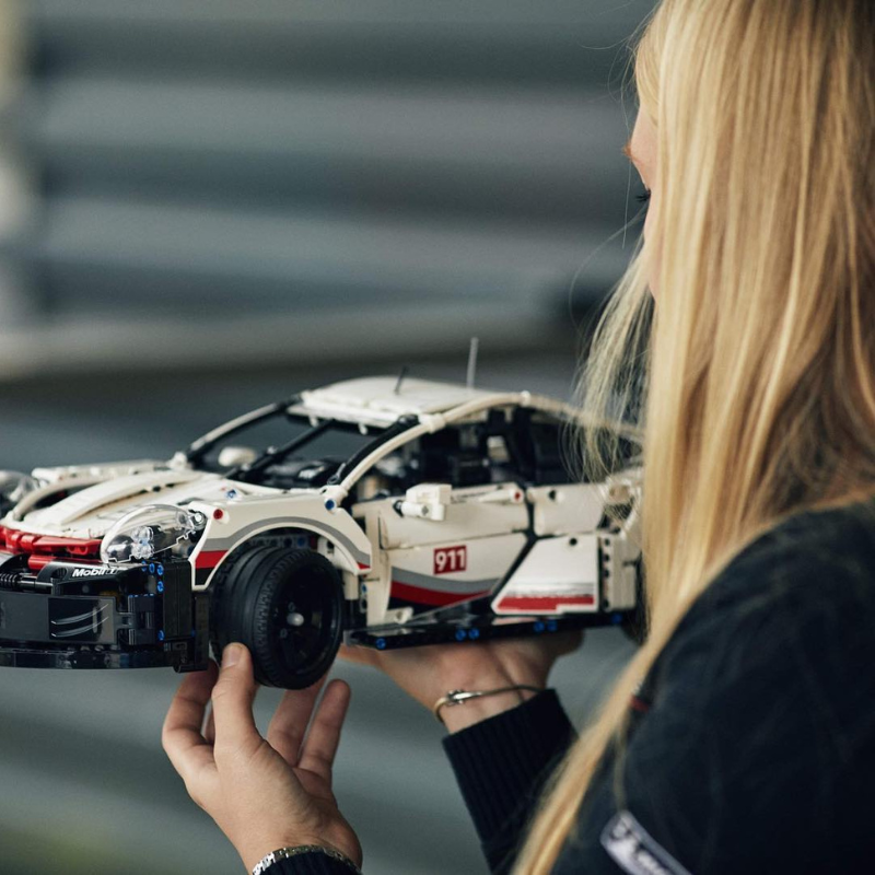 Porsche 911 RSR Technic | 1.580 PCS – 1:8 Scale Model