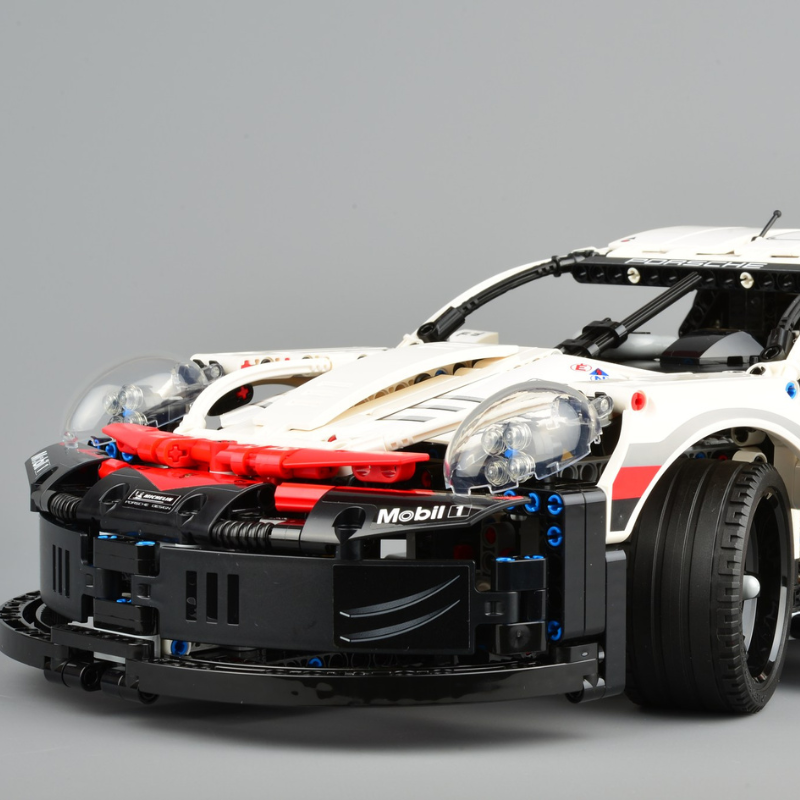 Porsche 911 RSR Technic | 1.580 PCS – 1:8 Scale Model