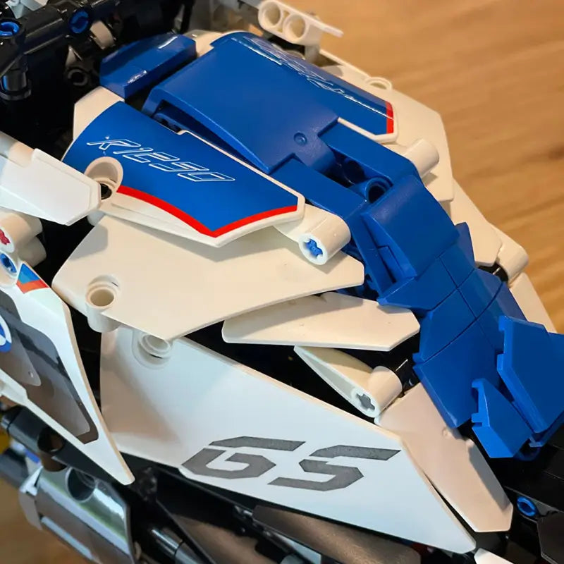 BMW R1250 GS Technic | 2.396 PCS – 1:5 Scale Model
