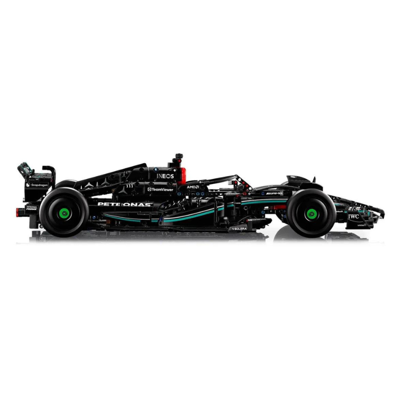Mercedes-AMG F1 W14 Technic | 1.642 PCS – 1:8 Scale Model