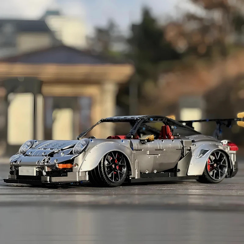Porsche 911 GT2 RS Technic | 3.389 PCS – 1:8 Scale Model