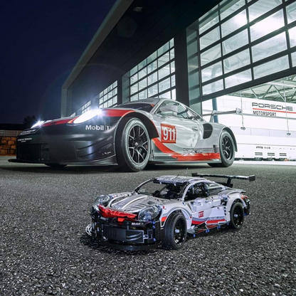 Porsche 911 RSR Technic | 1.580 PCS – 1:8 Scale Model