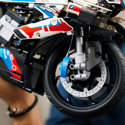 BMW M 1000 RR Technic | 1.920 PCS – 1:5 Scale Model