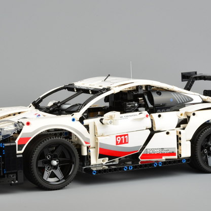 Porsche 911 RSR Technic | 1.580 PCS – 1:8 Scale Model