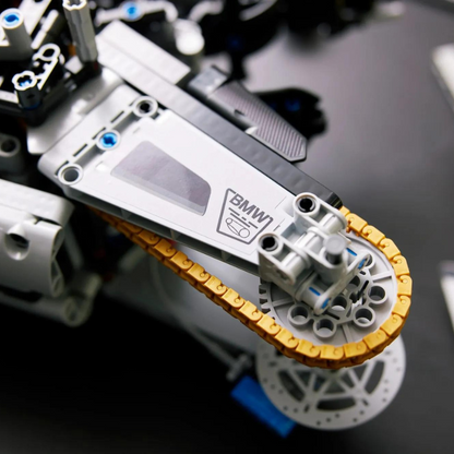 BMW M 1000 RR Technic | 1.920 PCS – 1:5 Scale Model