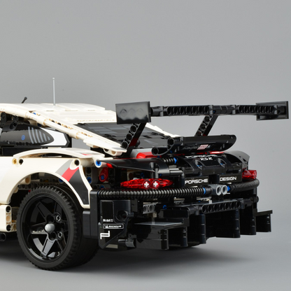 Porsche 911 RSR Technic | 1.580 PCS – 1:8 Scale Model
