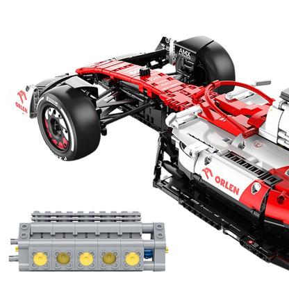 Alfa Romeo ORLEN C42 F1 Technic | 1.770 PCS – 1:8 Scale Model