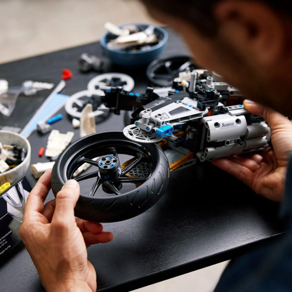 BMW M 1000 RR Technic | 1.920 PCS – 1:5 Scale Model