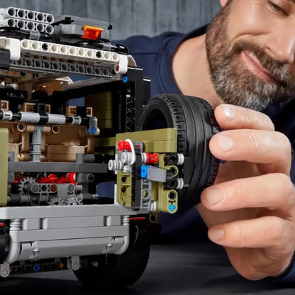 Land Rover Defender Technic | 3.072 PCS – 1:8 Scale Model